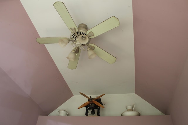 2032 W Oak Rd, Luzerne, MI 48636 - detailed view of ceiling fan