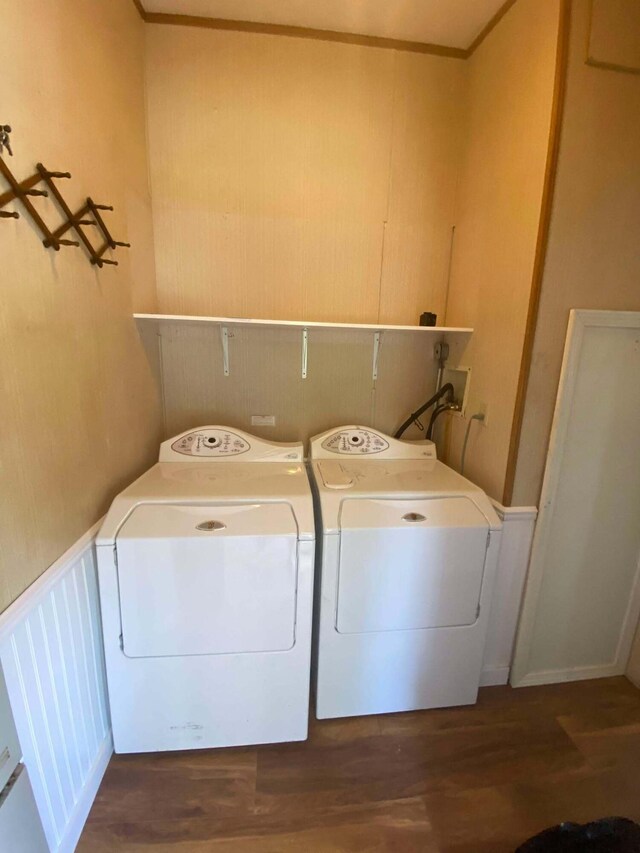1364 Lakeview Dr, Mio, MI 48647 - laundry room with washing machine and dryer and wood finished floors