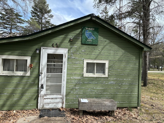 view of outbuilding