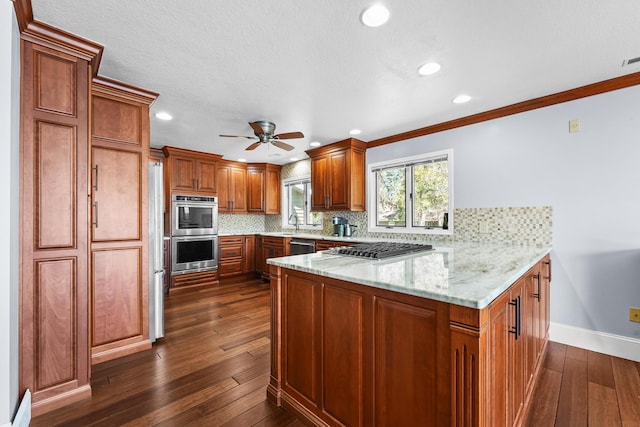 kitchen with a peninsula, stainless steel appliances, dark wood-type flooring, decorative backsplash, and baseboards