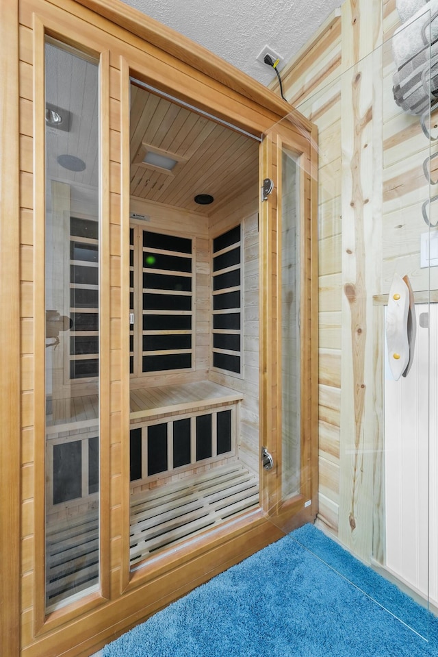 view of relaxing sauna / steam room