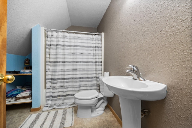 11758 Woodview Trl, Gaylord, MI 49735 - bathroom featuring vaulted ceiling, a textured wall, toilet, a shower with curtain, and a textured ceiling