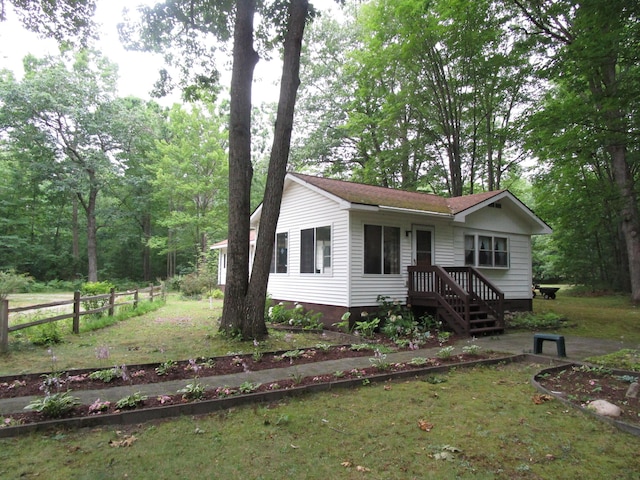 541 Ranch Rd, Indian River, MI 49749 - ranch-style house with fence