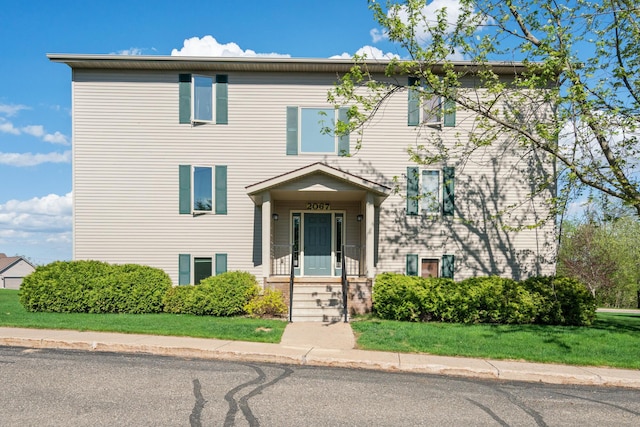 2067 Woods Ln, Petoskey, MI 49770 - view of front facade with a front yard