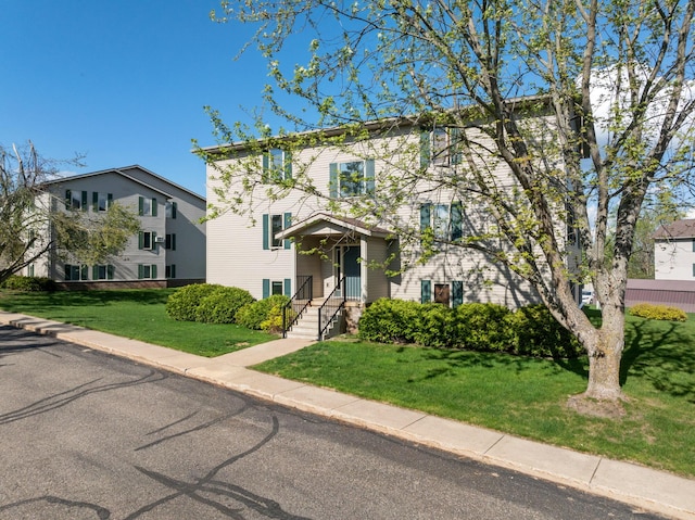 2067 Woods Ln, Petoskey, MI 49770 - traditional home featuring a front lawn