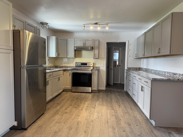 638 Snow Apple Ct, Cheboygan, MI 49721 - kitchen featuring appliances with stainless steel finishes, under cabinet range hood, and gray cabinets