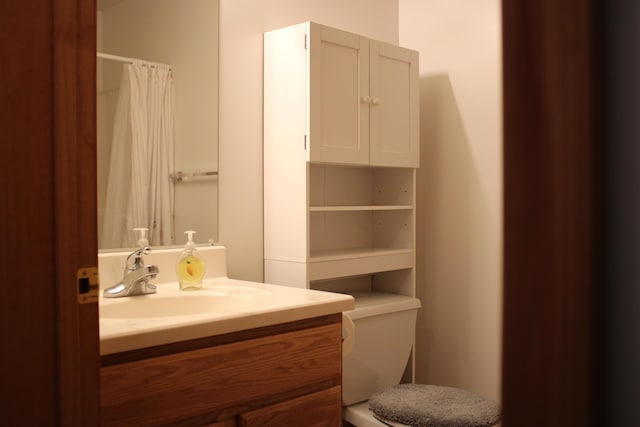 2426 W Park Rd, Mio, MI 48647 - full bath with toilet, vanity, and a shower with shower curtain