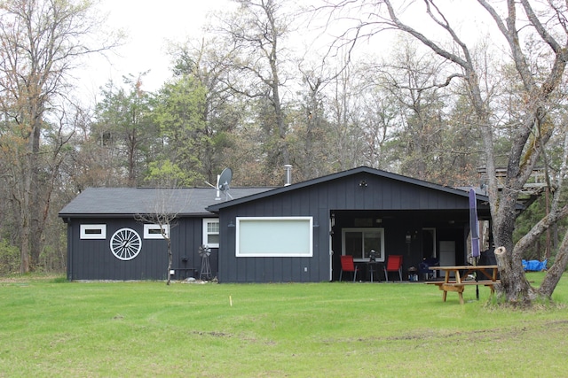 468 Pine Oak Trl, Grayling, MI 49738 - view of front facade featuring a front yard