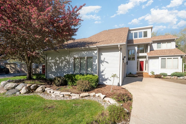 118 Harbor Ct, Houghton Lake, MI 48629 - view of front of home with roof with shingles and concrete driveway
