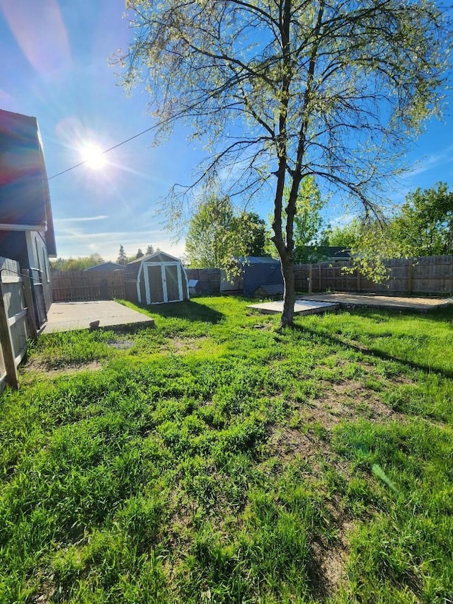 8881 Artesia Beach Rd, Saint Helen, MI 48656 - view of yard with a patio