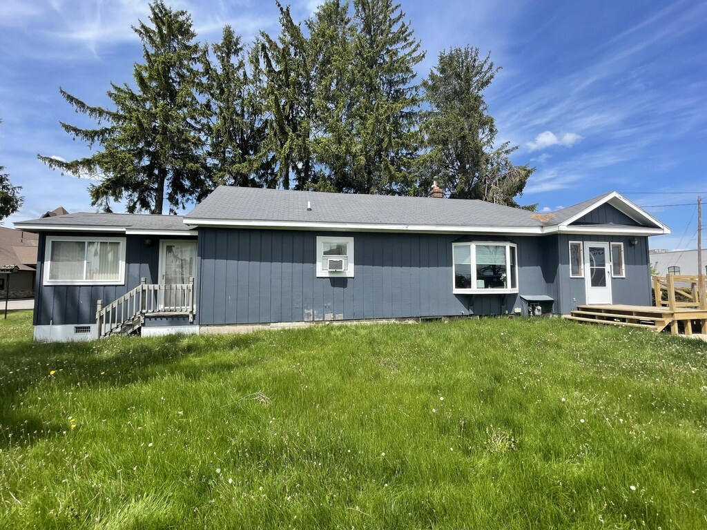 120 S Indiana Ave, Gaylord, MI 49735 - photo 1