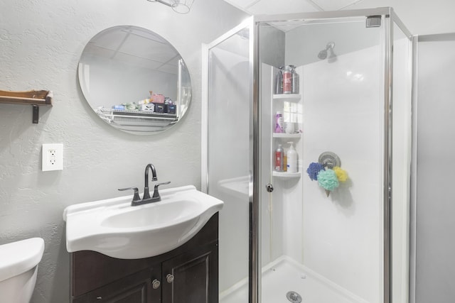 120 Seminole Trl, Roscommon, MI 48653 - full bath featuring a stall shower, toilet, vanity, and a textured wall