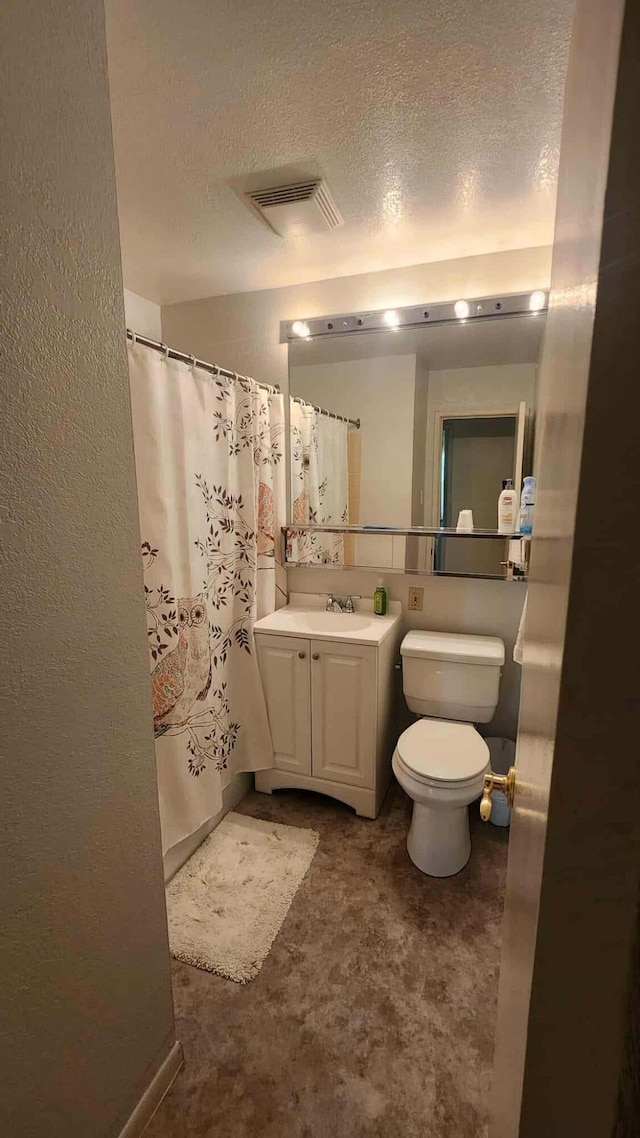 8619A Iowa St, Oscoda, MI 48750 - bathroom featuring a textured ceiling, vanity, and curtained shower