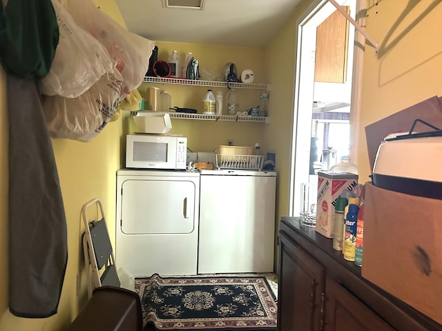 205 Beechwood Ave, Houghton Lake, MI 48629 - laundry room featuring washer and dryer