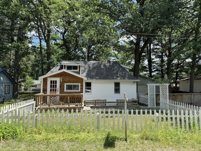 605 Cedar Ave, Houghton Lake, MI 48629 - photo 1