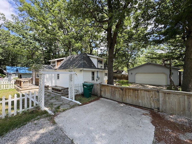 605 Cedar Ave, Houghton Lake, MI 48629 - photo 2