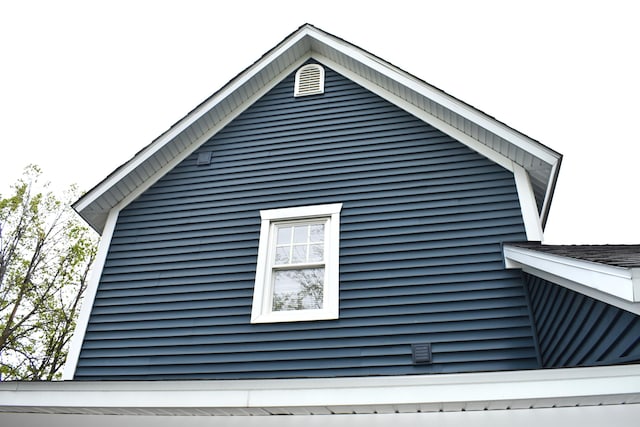 1131 Emmet St, Petoskey, MI 49770 - view of side of property