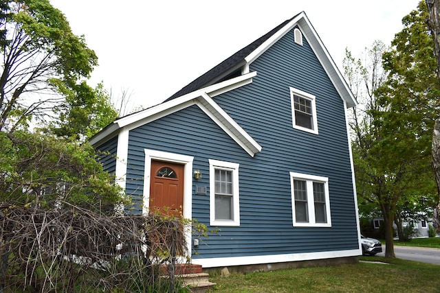 1131 Emmet St, Petoskey, MI 49770 - view of front of home