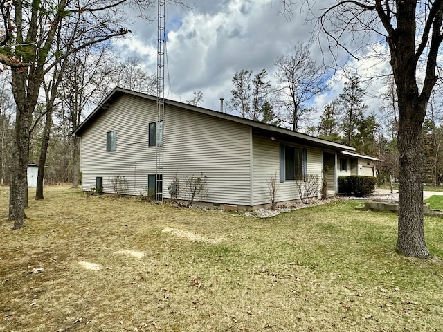 11030 S Stephan Bridge Rd, Roscommon, MI 48653 - view of side of property with a yard