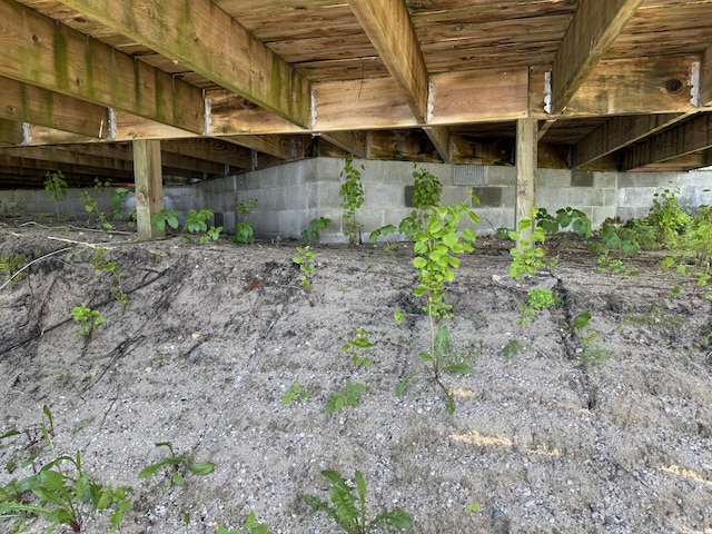 13551 US-23, Cheboygan, MI 49721 - inside crawl space