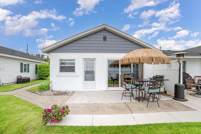 5616 W Houghton Lk, Houghton Lake, MI 48629 - back of property with a patio