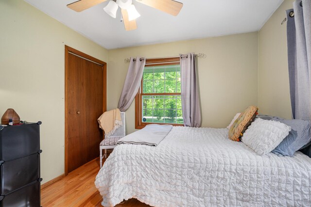 9707 Rogers Rd, Alanson, MI 49706 - bedroom with refrigerator, light wood-type flooring, a closet, and a ceiling fan