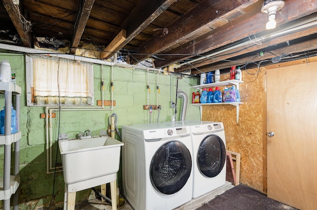 211 S Birney St, Bay City, MI 48708 - laundry area with separate washer and dryer