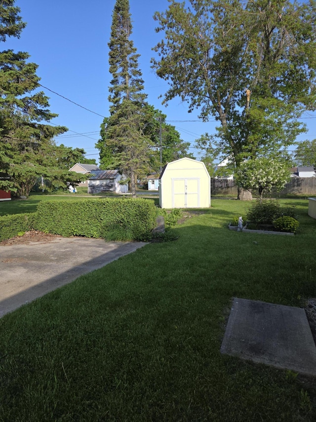 208 S S D St, Cheboygan, MI 49721 - view of yard