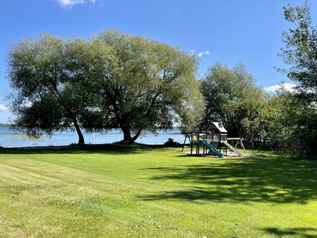 212 Boat Club Dr, Cheboygan, MI 49721