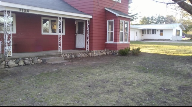3134 Kneeland St, Lewiston, MI 49756 - view of front facade with a front lawn