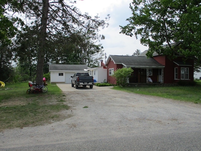 3134 Kneeland St, Lewiston, MI 49756 - view of front of property featuring driveway and a front lawn