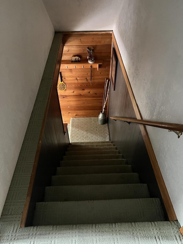 7781 N M-18, Roscommon, MI 48653 - staircase featuring a textured wall