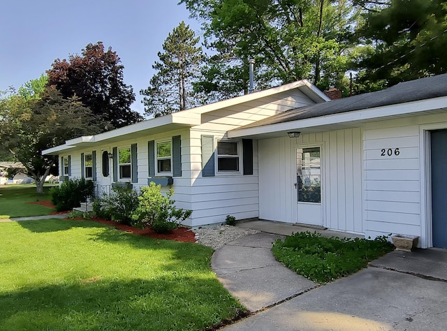 206 N Sixth St, Roscommon, MI 48653 - view of front of property with a front yard