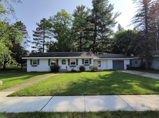 206 N Sixth St, Roscommon, MI 48653 - ranch-style home featuring an attached garage, a front yard, and driveway