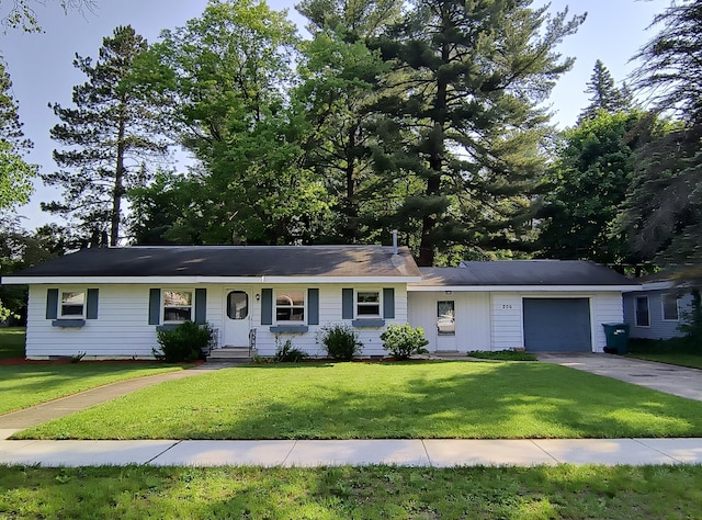 206 N Sixth St, Roscommon, MI 48653 - ranch-style house featuring a garage, concrete driveway, and a front yard