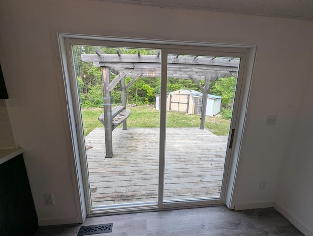 7322 E Grand Lake Rd, Presque Isle, MI 49777 - entryway with baseboards