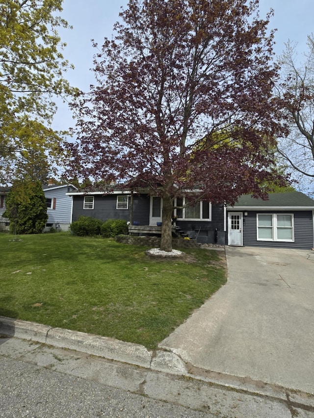 241 N Lawn St, Alpena, MI 49707 - photo 2