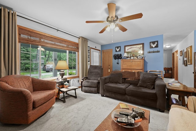 104 Alpena Trl, Houghton Lake, MI 48629 - carpeted living room featuring a ceiling fan