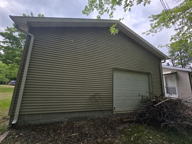 6709C E Houghton Lake Dr, Houghton Lake, MI 48629 - view of side of home with a garage
