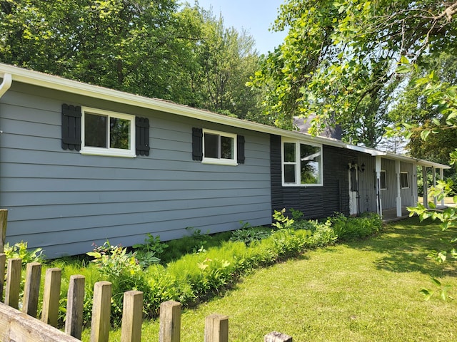 1251 Kingston Ave, Flint, MI 48507 - view of front facade featuring a front yard