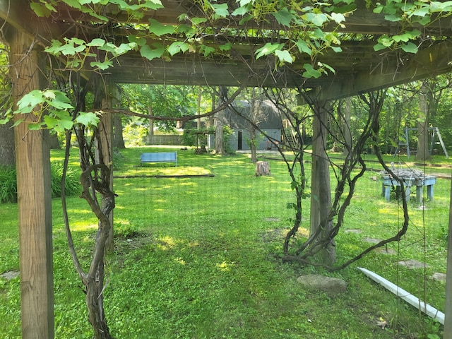 1251 Kingston Ave, Flint, MI 48507 - view of green lawn
