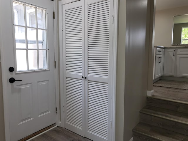 1251 Kingston Ave, Flint, MI 48507 - entryway with wood finished floors and baseboards