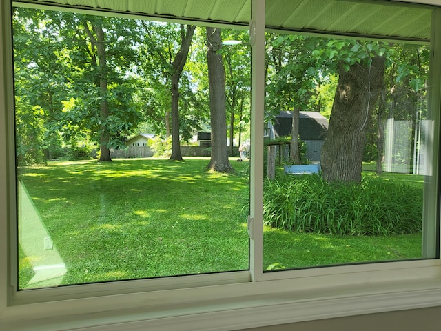 1251 Kingston Ave, Flint, MI 48507 - view of yard