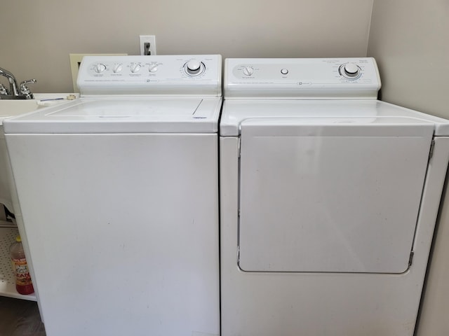 1251 Kingston Ave, Flint, MI 48507 - washroom with washer and clothes dryer