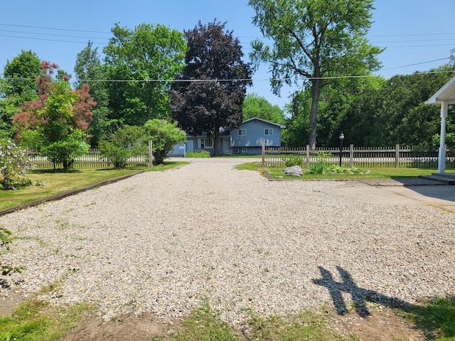 1251 Kingston Ave, Flint, MI 48507 - view of dirt / gravel driveway