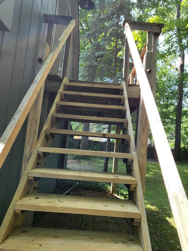 1251 Kingston Ave, Flint, MI 48507 - view of stairway