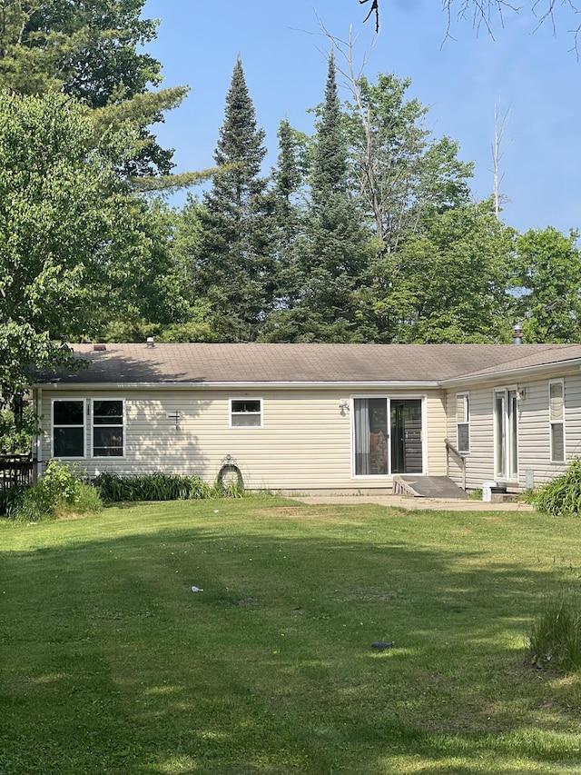 577 Wilderness Trl, Saint Helen, MI 48656 - back of house with a lawn