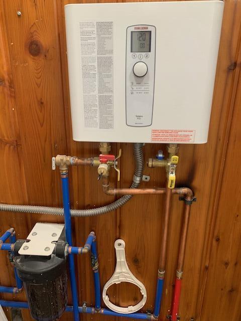 9319 Blue Horizon Rd, Presque Isle, MI 49777 - detailed view of water heater