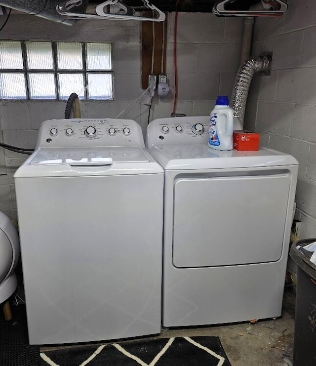 510 W Baldwin St, Alpena, MI 49707 - laundry room featuring independent washer and dryer