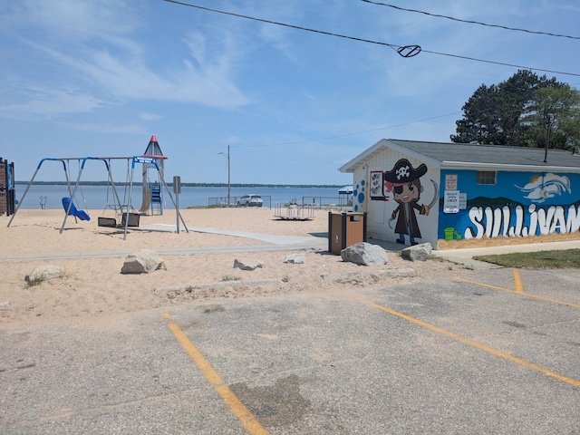 114 Pine St, Prudenville, MI 48651 - exterior space featuring a water view